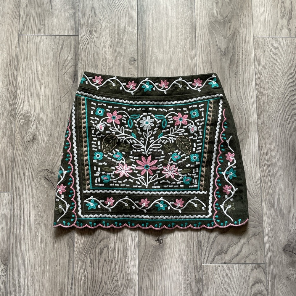 miami Olive Green Embroidered Floral Mini Skirt